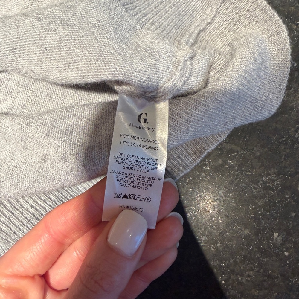 Elegant Women's V-Neck Sweater in Light Gray - Picture 5 of 5